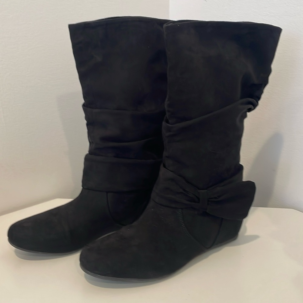 WORN ONCE! XAppeal Lylah Suede Boot w/ heel protector - Size 9M - Black